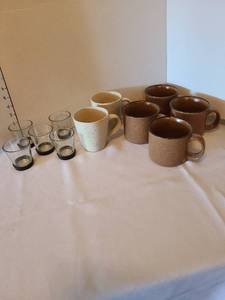 lot 1132 image: Mugs and juice glasses