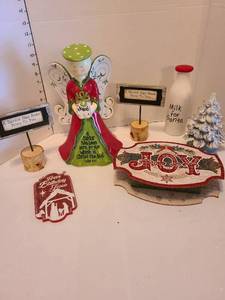 lot 1243 image: Christmas decor. The cord on mini tree has been cut off.