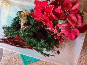 lot 1248 image: Holiday decor
