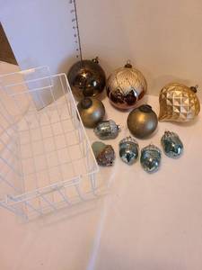 lot 1259 image: Tree ornaments and wire basket