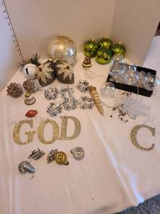 lot 1265 image: Ornaments