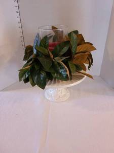 lot 1275 image: Holiday dessert plate, candle in ring