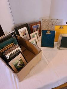 lot 1280 image: Assorted picture frames, 5X7 and smaller