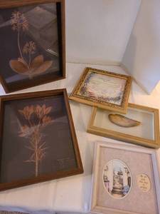 lot 1281 image: Assorted wall dcor, largest is 12X15