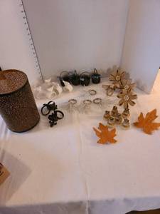lot 1284 image: Assorted napkin rings, candle holder, miniature owl candles
