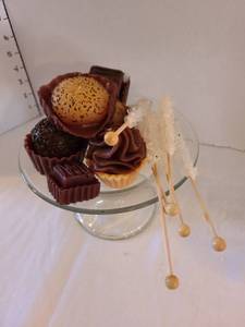 lot 1286 image: Dessert looking candles on pedestal plate