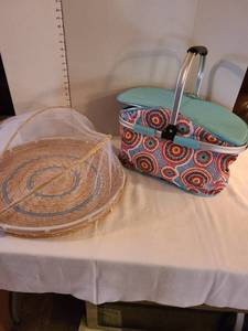 lot 1315 image: Cynthia Rowley insulated collapsible picnic carrier and 20 picnic tray with bug cover