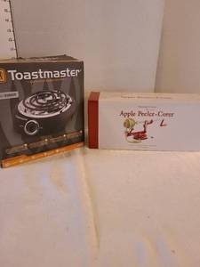 lot 1318 image: Toastmaster electric single burner and Williams-Sonoma apple peeler-corer
