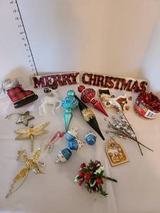 lot 1337 image: Tree ornaments and more