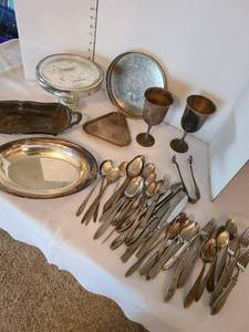 lot 1342 image: Assorted silver plate and stainless items
