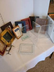 lot 1343 image: Assorted picture frames
