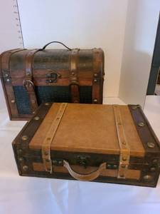 lot 1350 image: Decorative cases