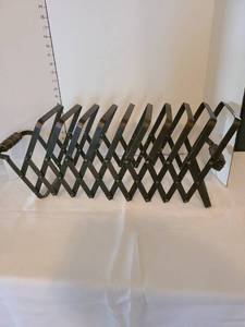 lot 1351 image: Expandable metal rack. Closed 8, expands to 30.