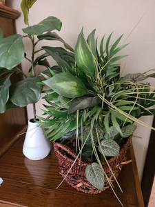 lot 1649 image: Artificial plants and basket