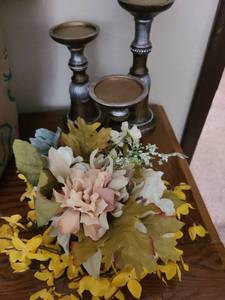 lot 1650 image: Candlestick holders and artificial flowers