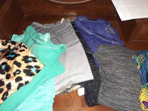 lot 1711 image: Ladies clothing. Sizes 2XL