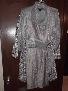 lot 1712 image: Ladies dresses. Size 12P
