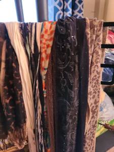 lot 1720 image: Assorted womens scarves