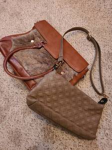 lot 1723 image: Purses