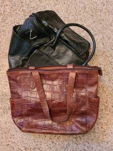 lot 1724 image: One fossil purse and 1 other
