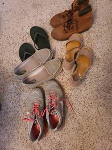 lot 1728 image: Womens shoes size 8 12