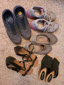 lot 1729 image: Womens shoes 8.5 and 9