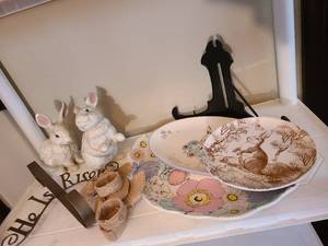 lot 1746 image: Easter accessories and dcor