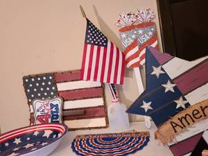 lot 1759 image: 4th of July decorations