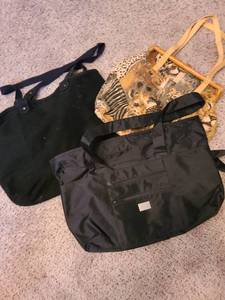 lot 1764 image: Assorted bags