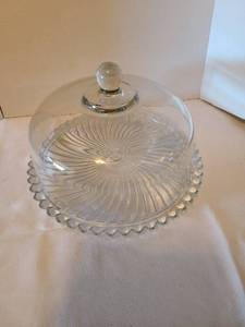 lot 1137 image: Covered cake plate