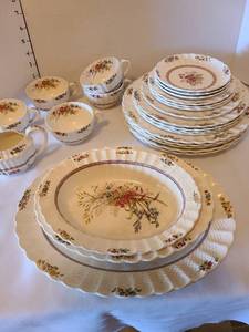 lot 1139 image: Spode Rosalie Copeland England, 25 pieces, several chips