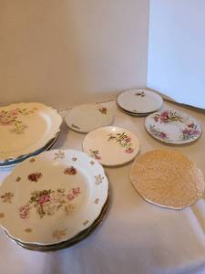 lot 1144 image: Assorted plates and saucers