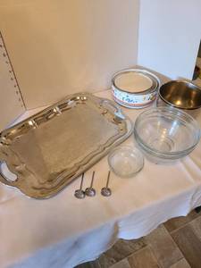 lot 1148 image: Tray, bowls, steak thermometers