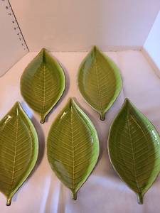 lot 1152 image: Five leaf shaped serving pieces