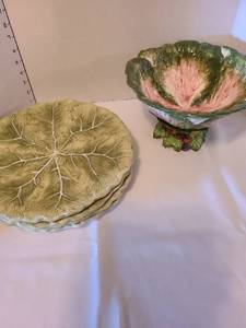 lot 1157 image: Footed bowl and plates