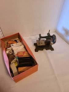 lot 1162 image: Miniature sewing machine