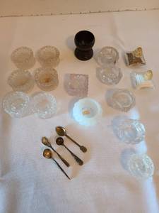 lot 1163 image: Salt cellars and spoons