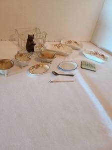 lot 1164 image: Salt cellars and more