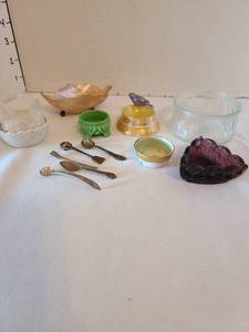 lot 1166 image: Salt cellars and spoons