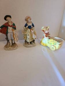 lot 1174 image: Two figurines from Occupied Japan and a little flower pot