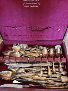lot 1180 image: Assorted flatware in case