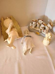 lot 1191 image: The Recital Dreamsicles, sitting angel and more