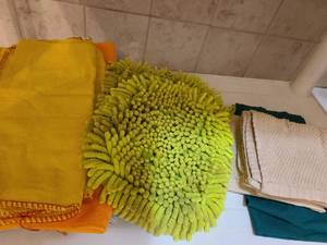 lot 1413 image: Dusting and cleaning cloths