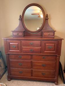 lot 1771 image: Richardson Brothers dresser 53 x 47 with mirror (size doesnt include mirror)