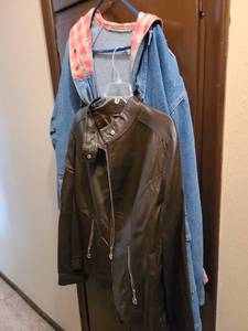 lot 1803 image: Womens jacket size extra large