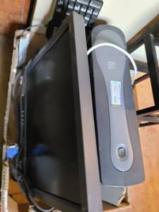 lot 2004 image: Dell computer with keyboard and monitor