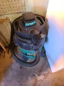 lot 2012 image: Six gallon wet and dry shop vac