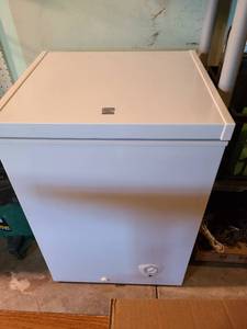 lot 2013 image: Kenmore freezer 22 x 21 x 33