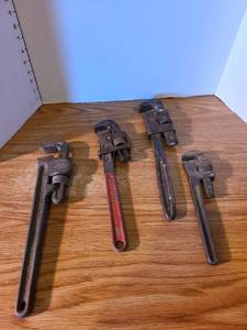 lot 2019 image: Adjustable pipe wrenches