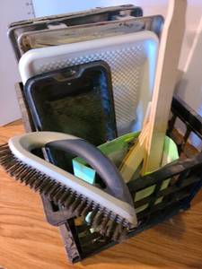 lot 2022 image: Paint trays, paint stirrers, wire brush and a milk crate